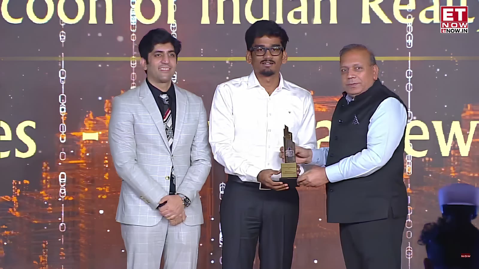 Mr. Mathewo Arulanandhu receiving the Young Tycoon of Indian Realty 2025 award
